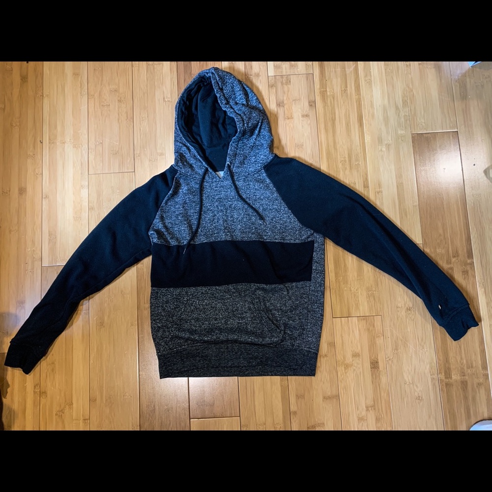 ZUMIEZ SWEATSHIRT